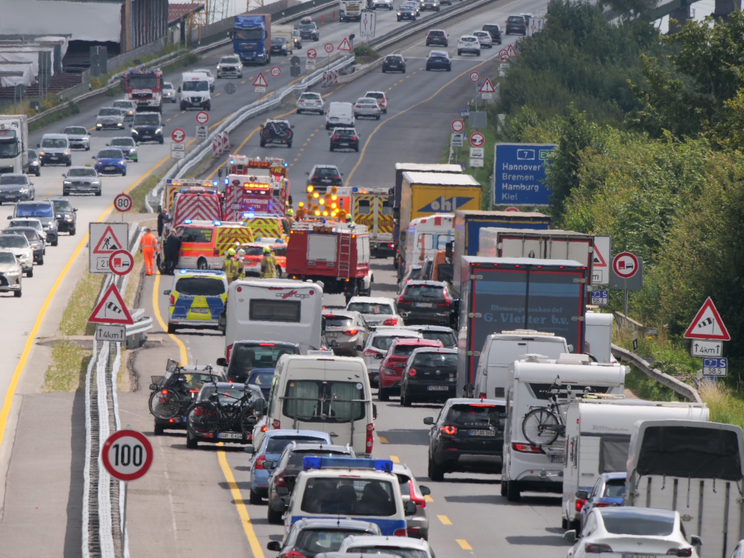 zwei Unfälle auf A7 bei Rendsburg – drei Verletzte und kilometerlanger Stau