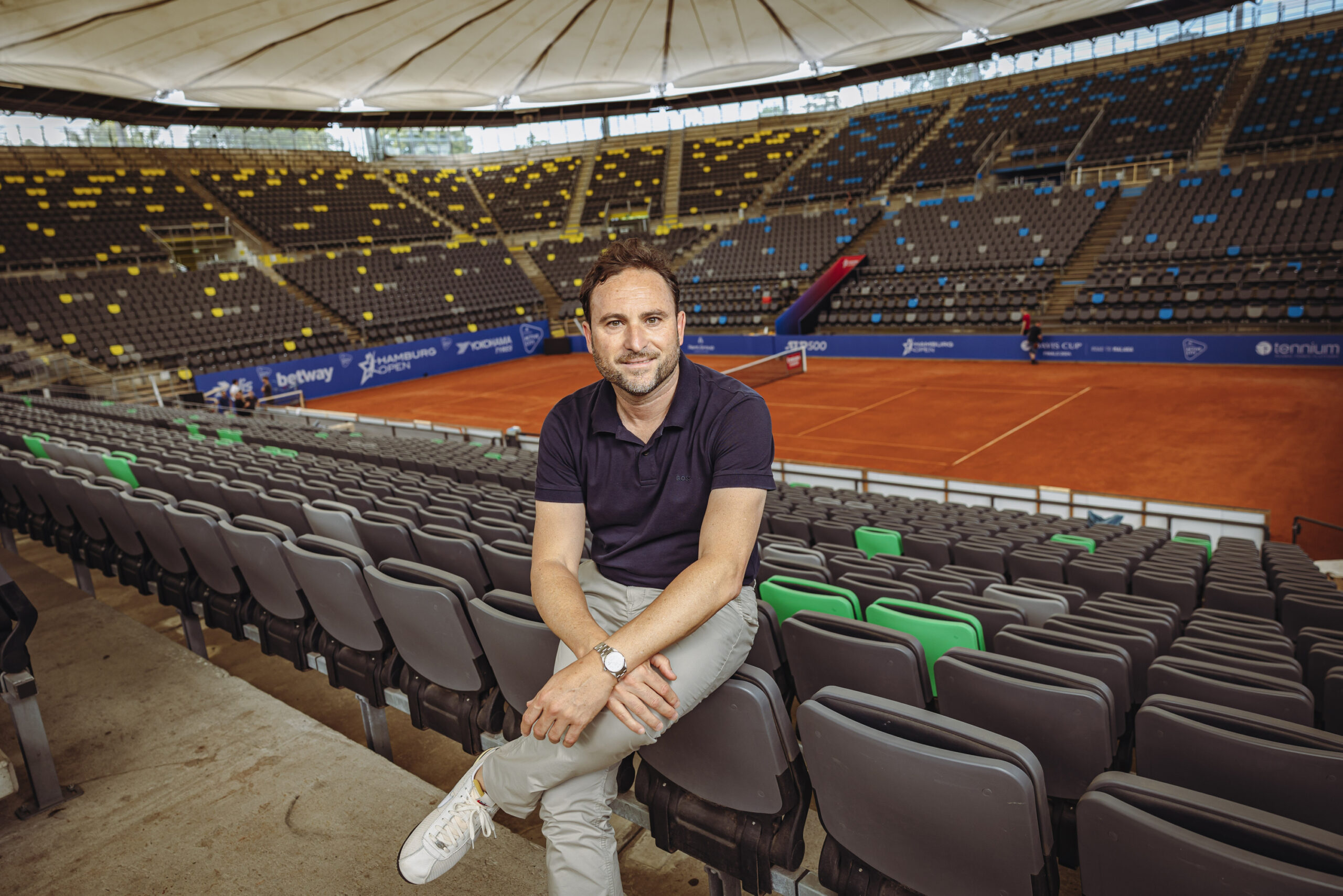 Enric Molina vor dem Center Court