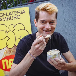 Olivenöl-Vanilleeis bei Nais in Eppendorf