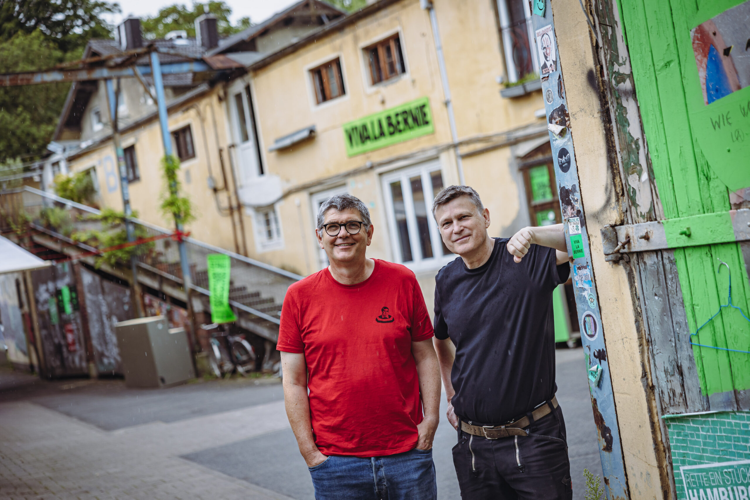 Ralf Gauger (rechts), Handwerker und Verhandlungsführer, und Jörg Lindner von der Lawaetz-Stiftung kämpfen für den Erhalt von „Viva la Bernie“.