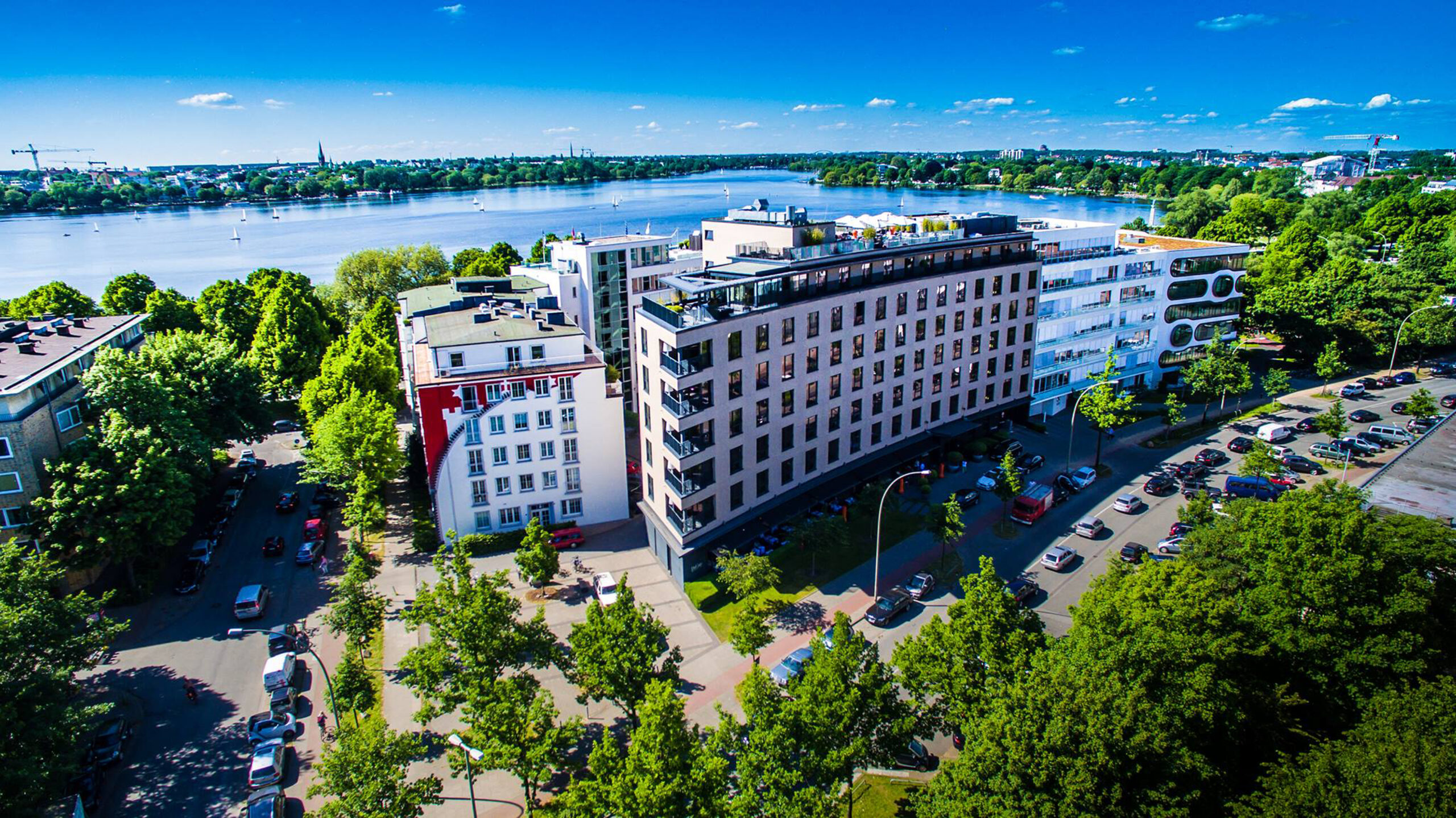 Das Design-Hotel „The George“ liegt nur einen Steinwurf von der Außenalster entfernt.