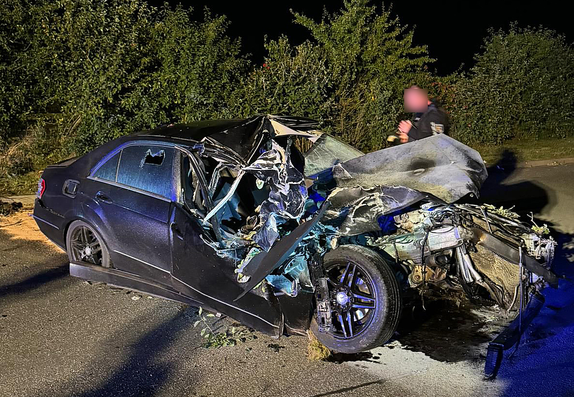 Bekiffter Mercedes-Fahrer verursacht schweren Unfall auf A20 bei Rostock – Autobahn wurde gesperrt