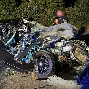 Bekiffter Mercedes-Fahrer verursacht schweren Unfall auf A20 bei Rostock – Autobahn wurde gesperrt