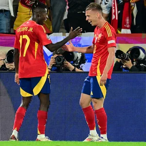 Nico Williams und Dani Olmo jubeln