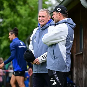 Erstmals gemeinsam auf dem Platz: HSV-Trainer Steffen Baumgart und Sportvorstand Stefan Kuntz.