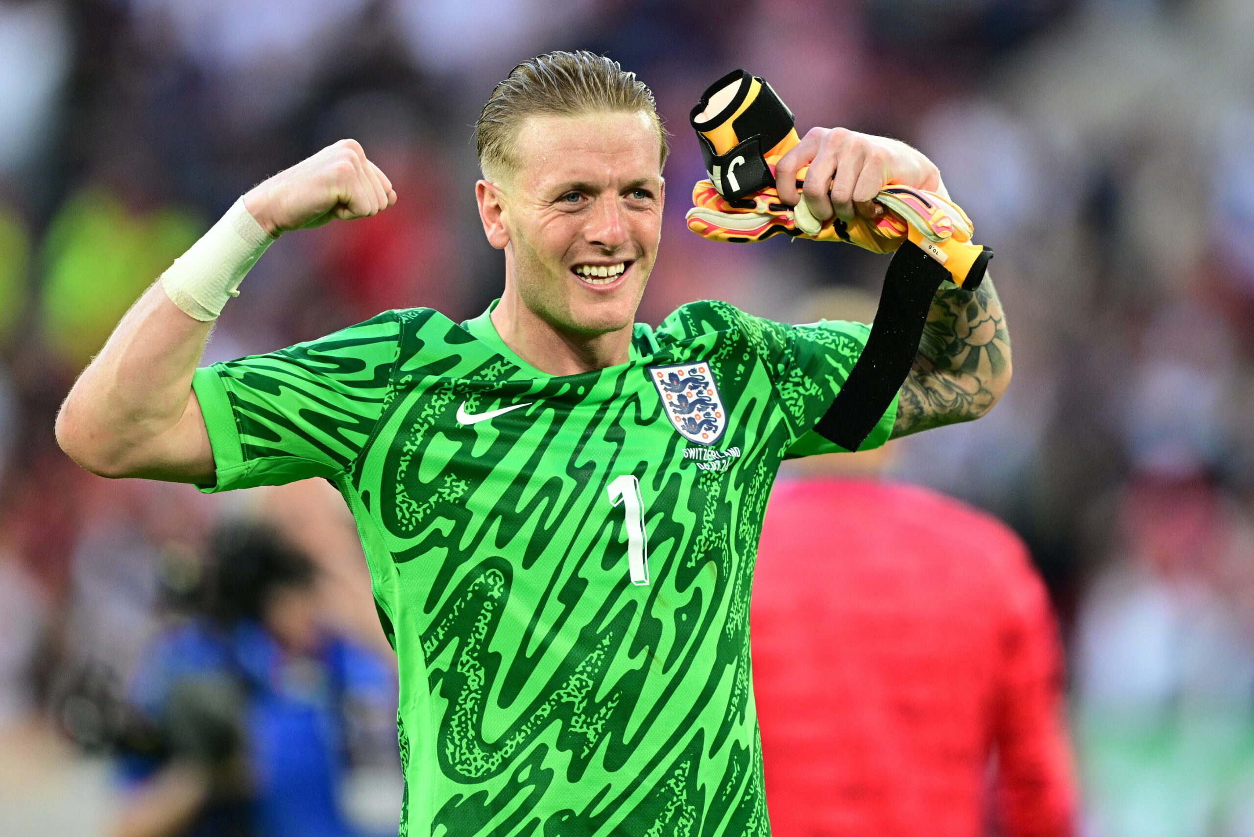 Englands Held Jordan Pickford jubelt