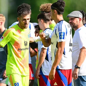 Torhüter Daniel Heuer Fernandes ist beim HSV wieder mittendrin und wird nun auch von Trainer Steffen Baumgart gebraucht.