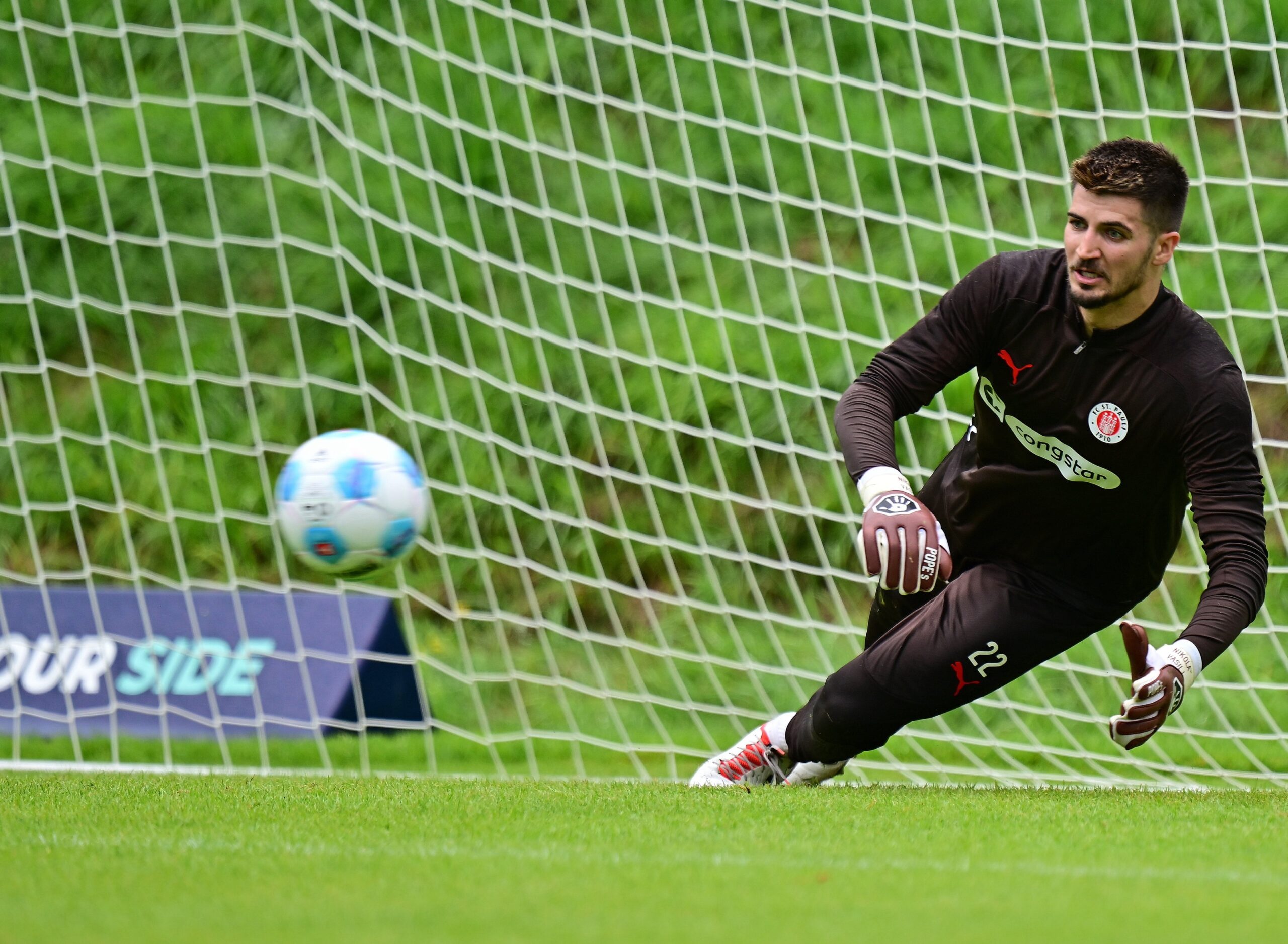 Nikola Vasilj beim Training in Scheffau