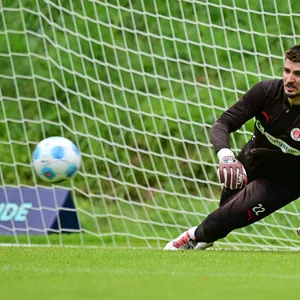 Nikola Vasilj beim Training in Scheffau