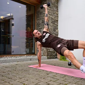 Jackson Irvine beim Krafttraining