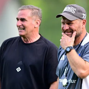 HSV-Boss Stefan Kuntz und Trainer Steffen Baumgart lachen