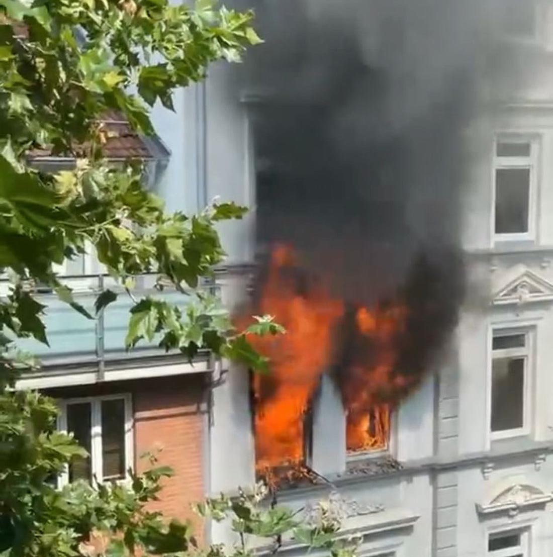 Wohnung in der Hopfenstraße in Flammen – große Rauchwolke über dem Kiez, ein Toter