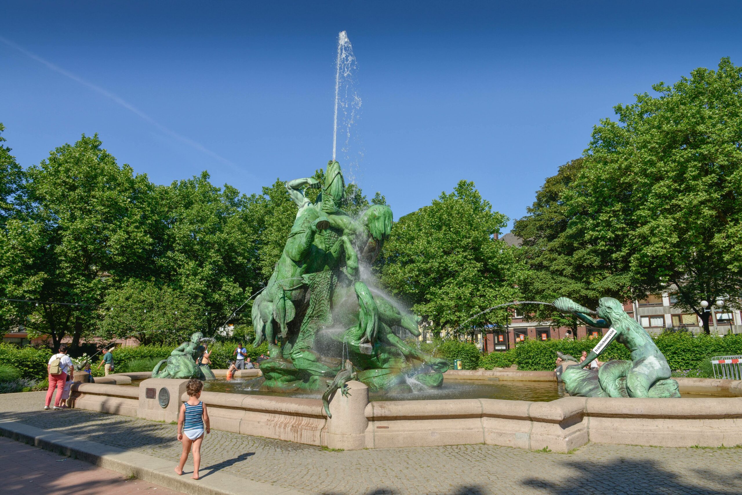 Der Stuhlmannbrunnen im Park am Platz der Republik.