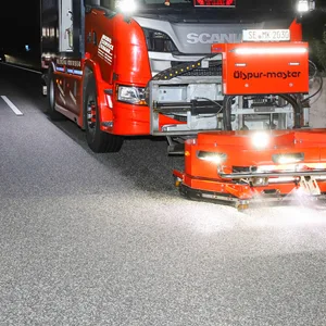 Motor während Fahrt geplatzt – A7 bei Hamburg wegen Ölfim gesperrt