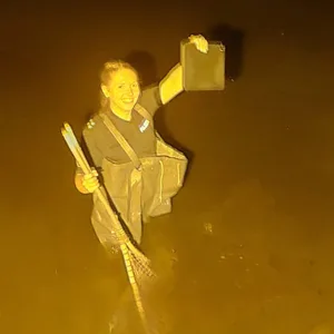 Die Polizisten konnte das iPad aus dem Wasser fischen.