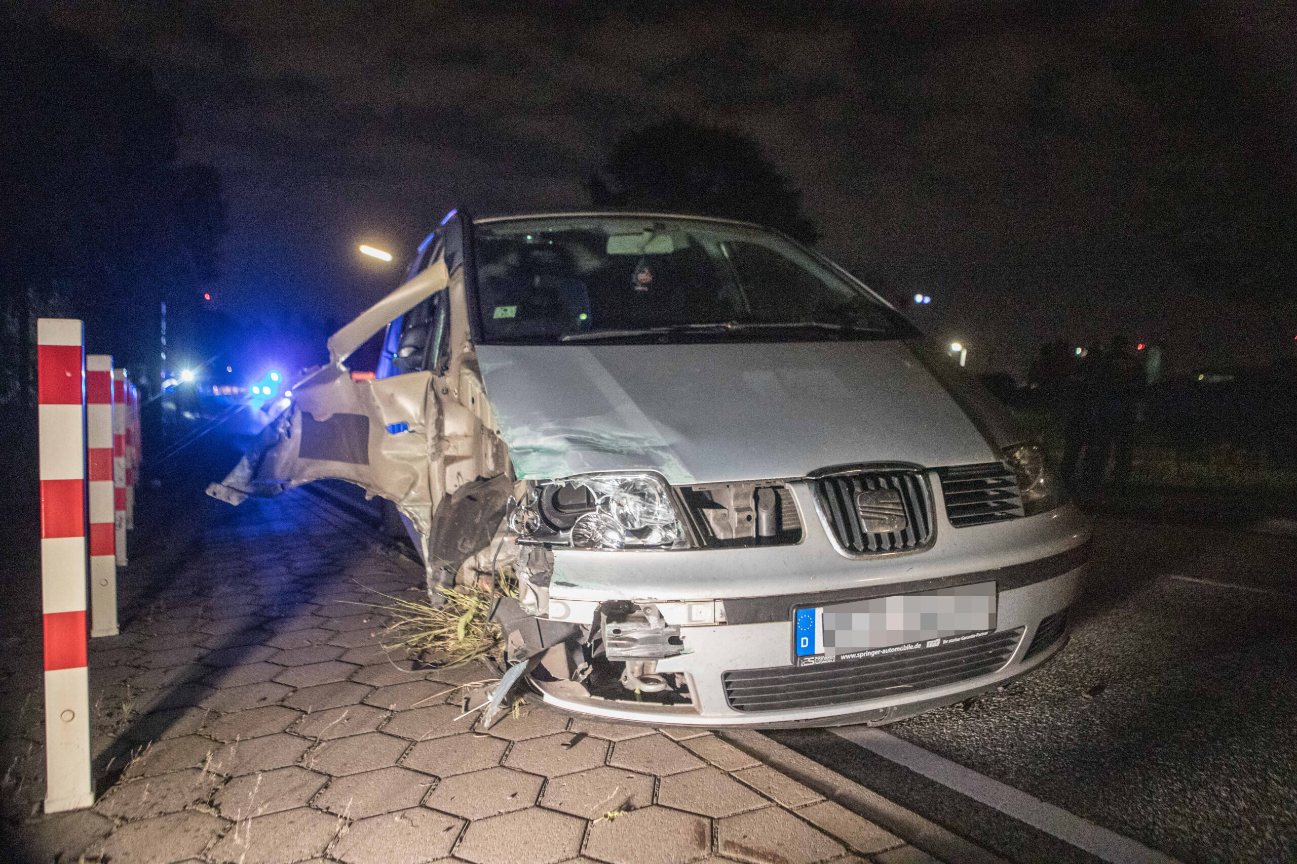 Das Fahrzeug wurde an der Front beschädigt.