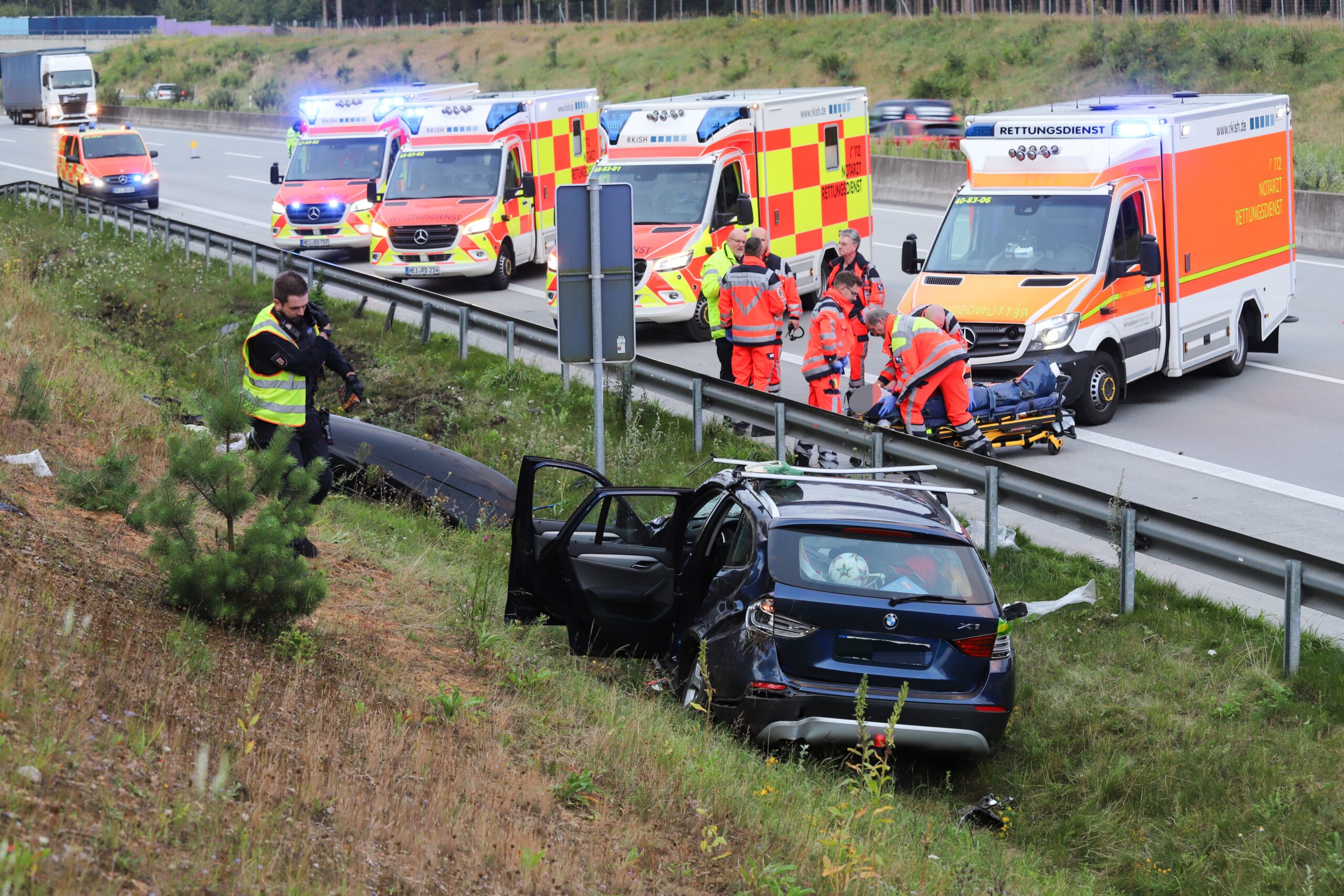 Nach einen Unfall auf der A7 wurden zwei Spuren gesperrt.