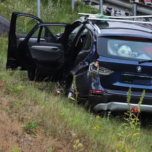 Nach einen Unfall auf der A7 wurden zwei Spuren gesperrt.