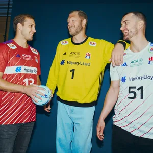 Die neuen Trikots vom HSV Hamburg