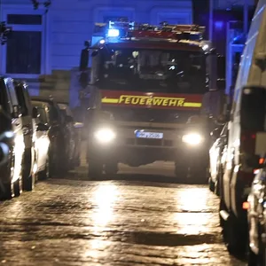 Das Fahrzeug der Feuerwehr kam nicht durch die engen Gassen. Falschparker erschwerten die Fahrt.