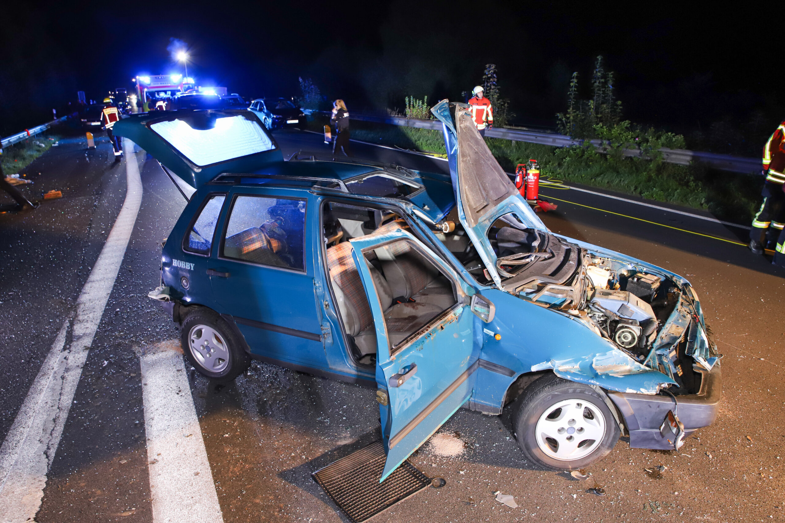 Kleinwagen auf Autobahn bei Hamburg von hinten gerammt und durch die Luft katapultiert – zwei zum teil schwer Verletzte