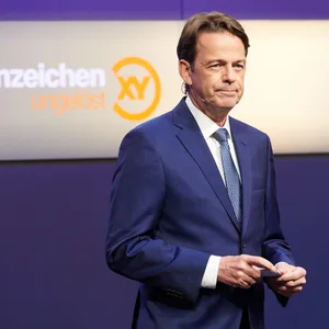 „Aktenzeichen“-XY-Moderator Rudi Cerne zeigte sich über die Vergewaltigung in Wilhelmsburg erschüttert. (Archivbild)