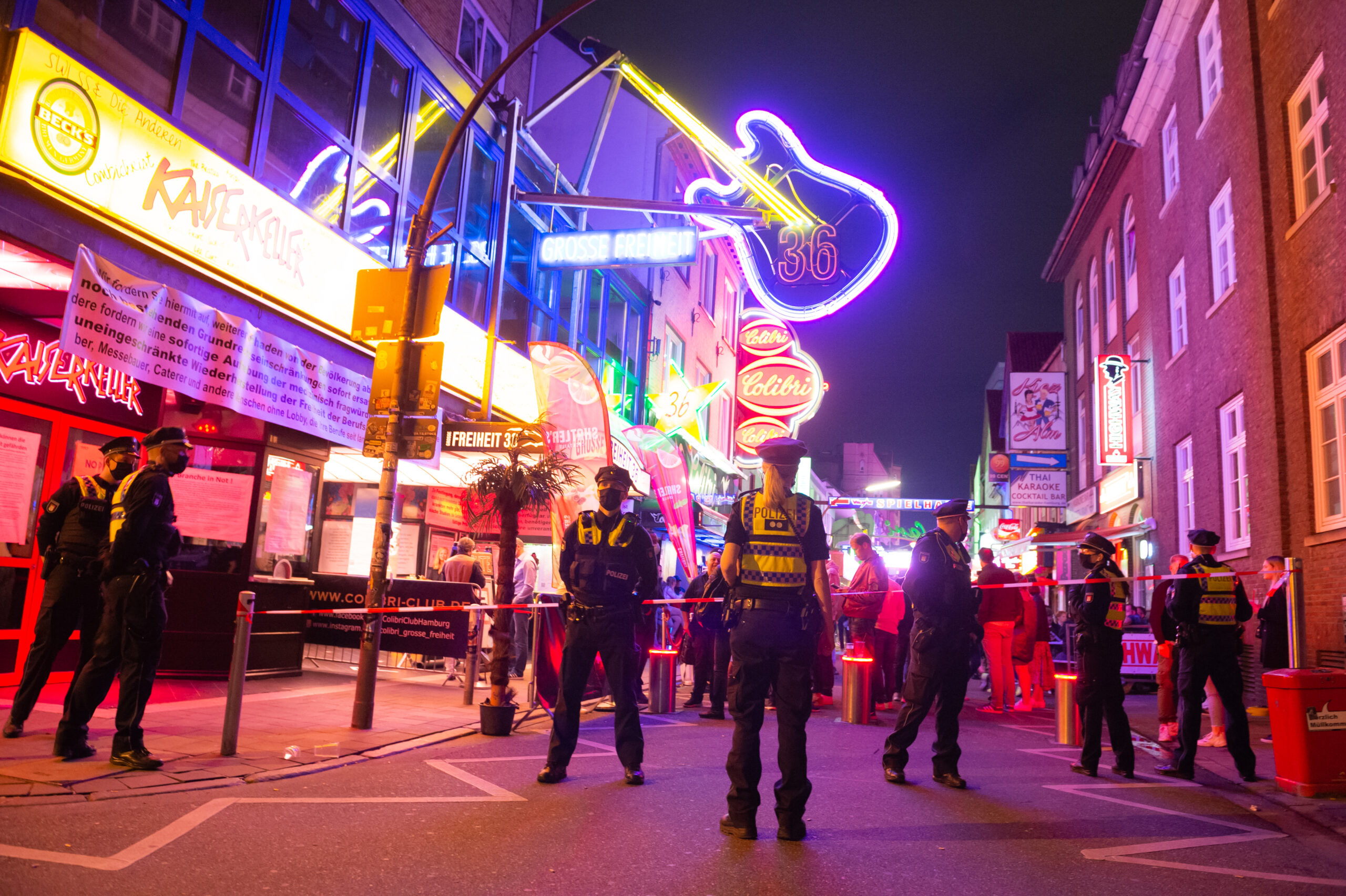 Massenschlägerei an der Großen Freiheit: Zehn engländer prügeln sich – drei Festnahmen