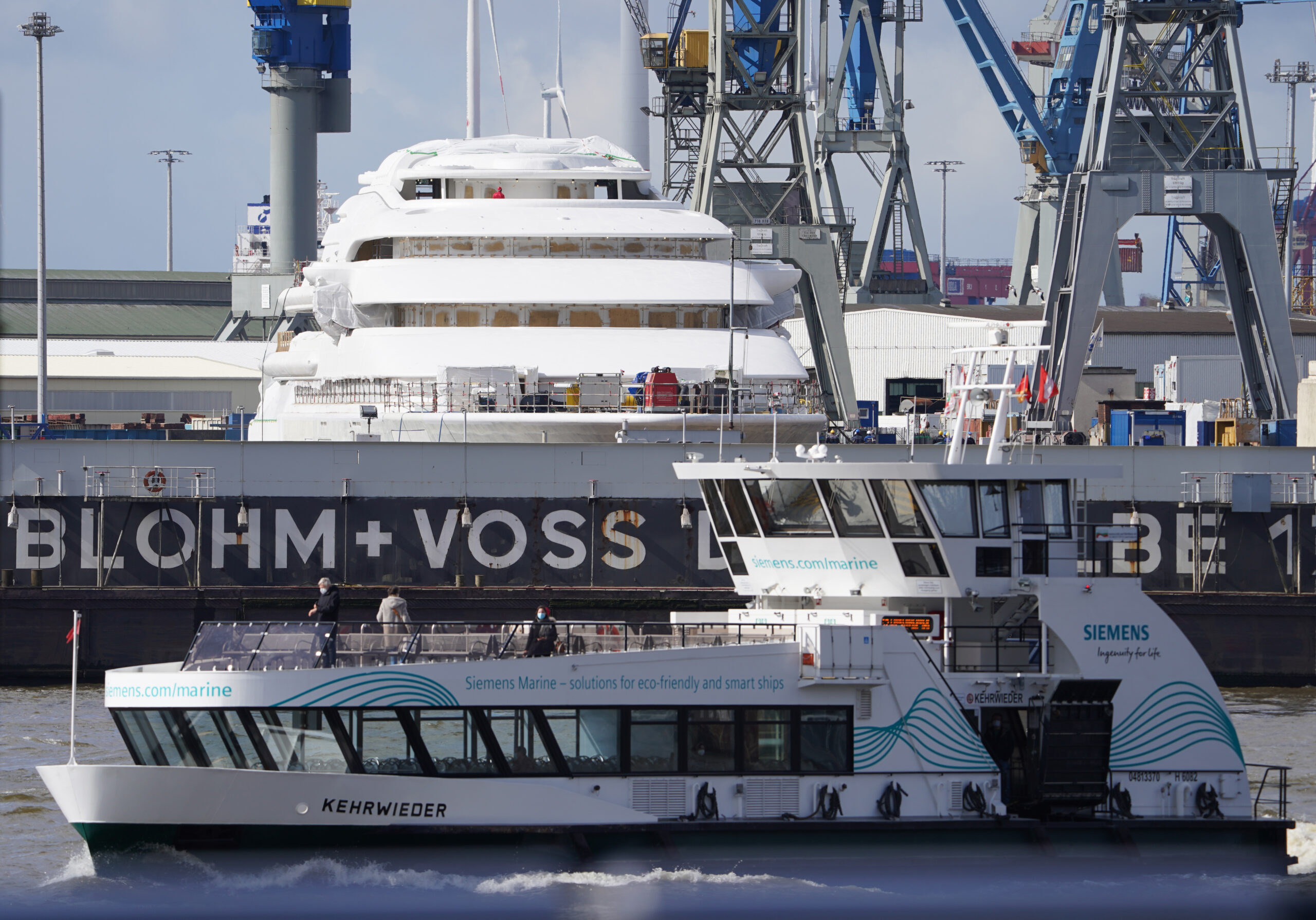 Ein Feuer bei Blohm+Voss löste ein Feuerwehreinsatz aus. (Symbolfoto)