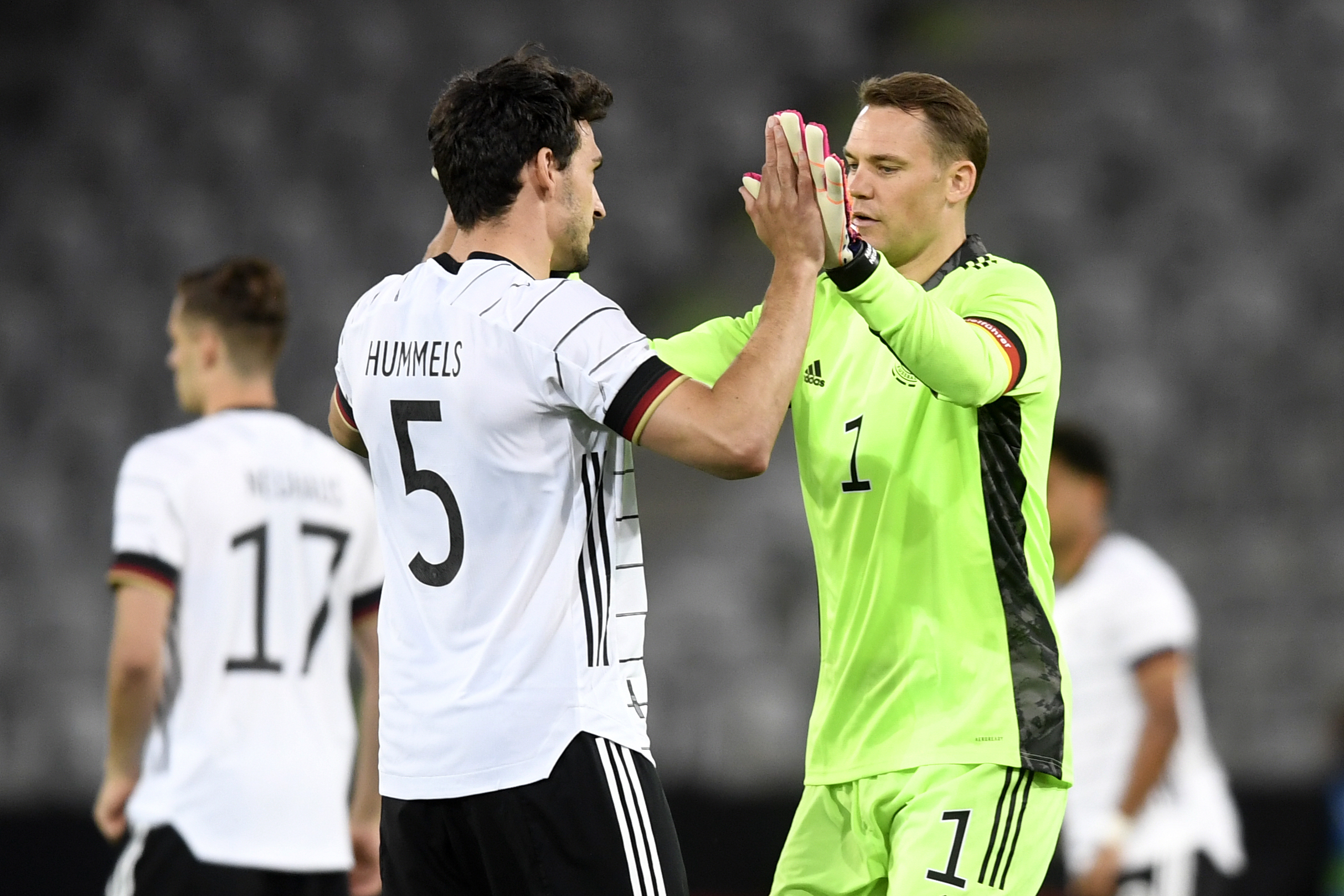 Mats Hummels und Manuel Neuer beim DFB