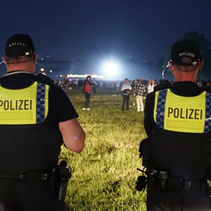Die Polizei im Einsatz im Hamburger Stadtpark (Archivbild).