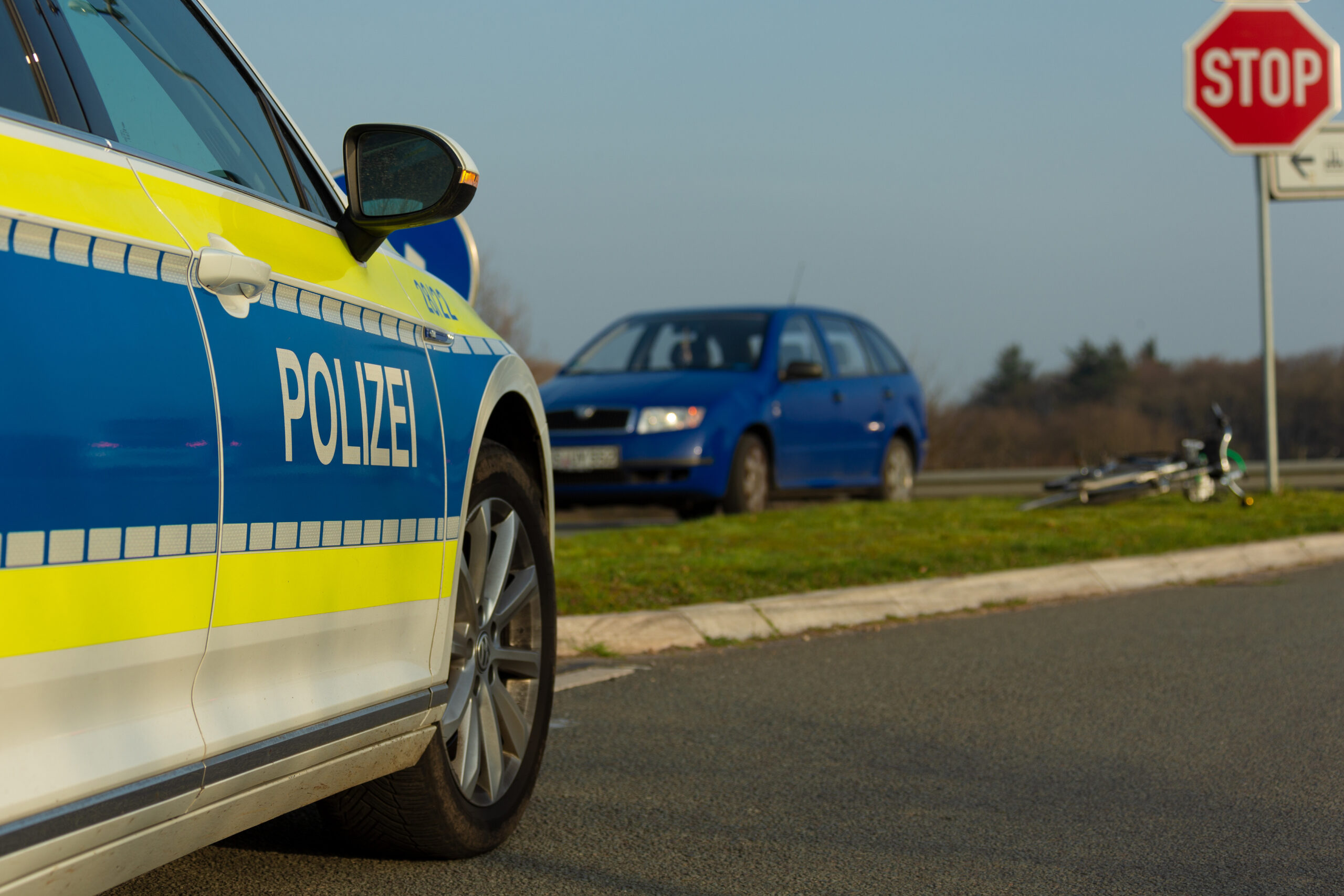 Polizeiwagen bei Fahrradunfall