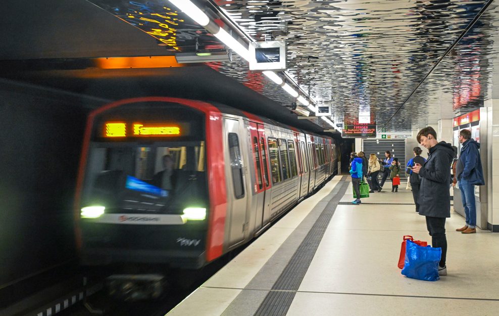 Die U1 ist wieder wie üblich in der Hamburger Innenstadt unterwegs