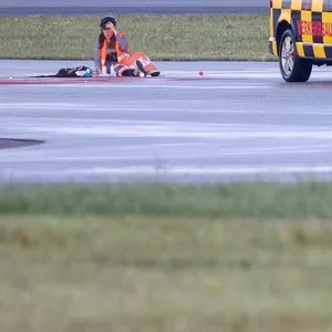 Polizei stoppt Klima-Kleber und verhindert mutmaßlich eine erneute Blockade-Aktion auf dem hamburger Flughafen. Doch die Staatsanwaltschaft startet kein ermittlungsverfahren
