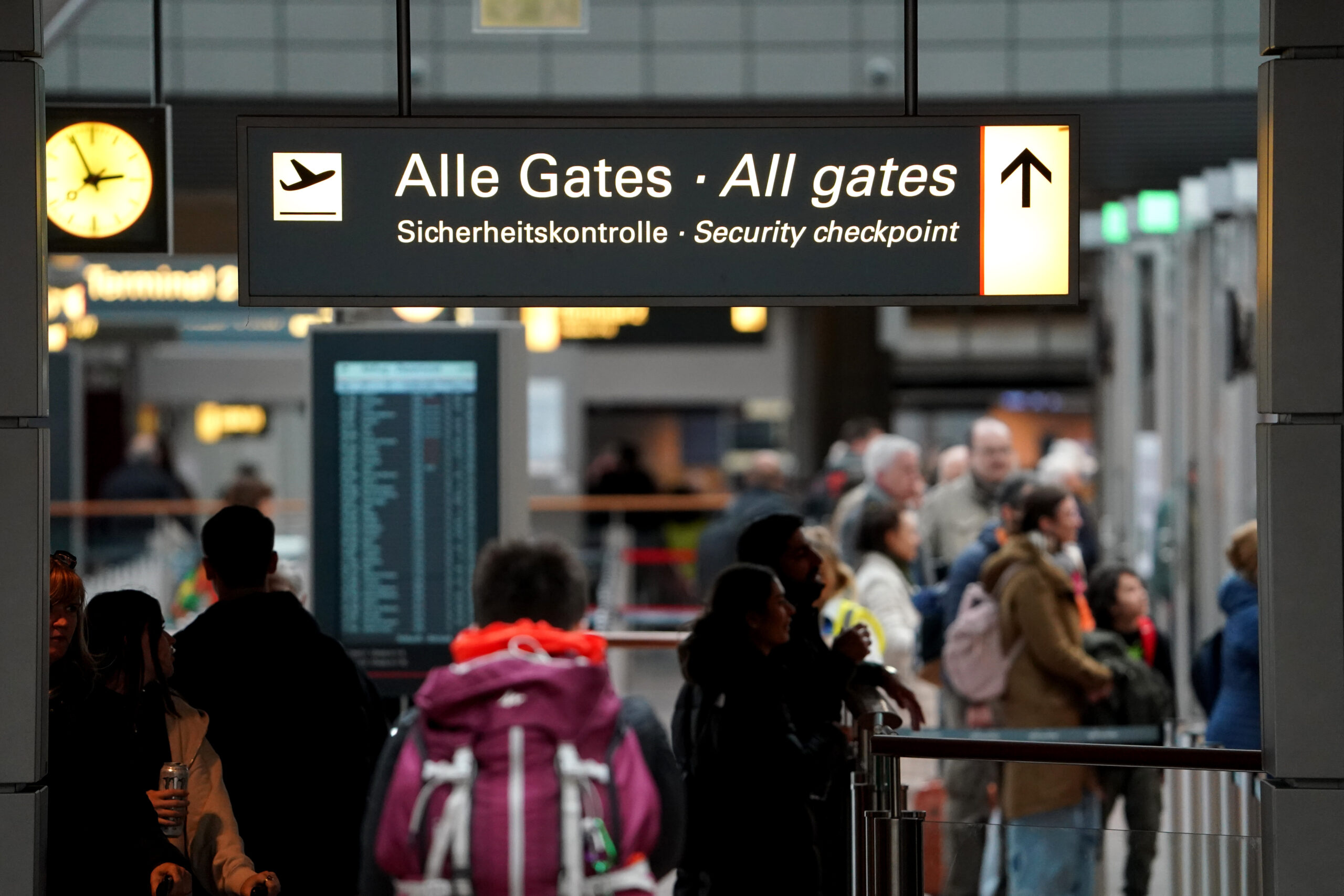 An deutschen Flughäfen gibt es eine neue Regelung – das gilt in Hamburg. (Symbolbild)