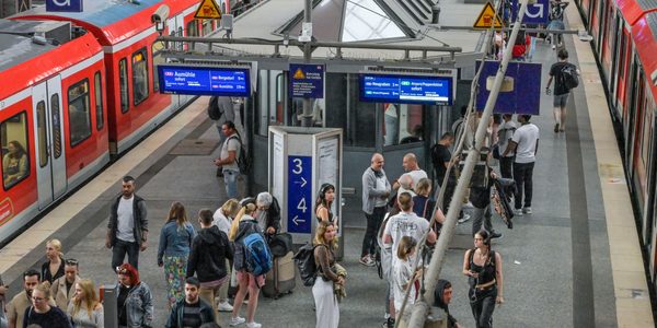 Gleis der S–Bahnen am Hamburger Hbf