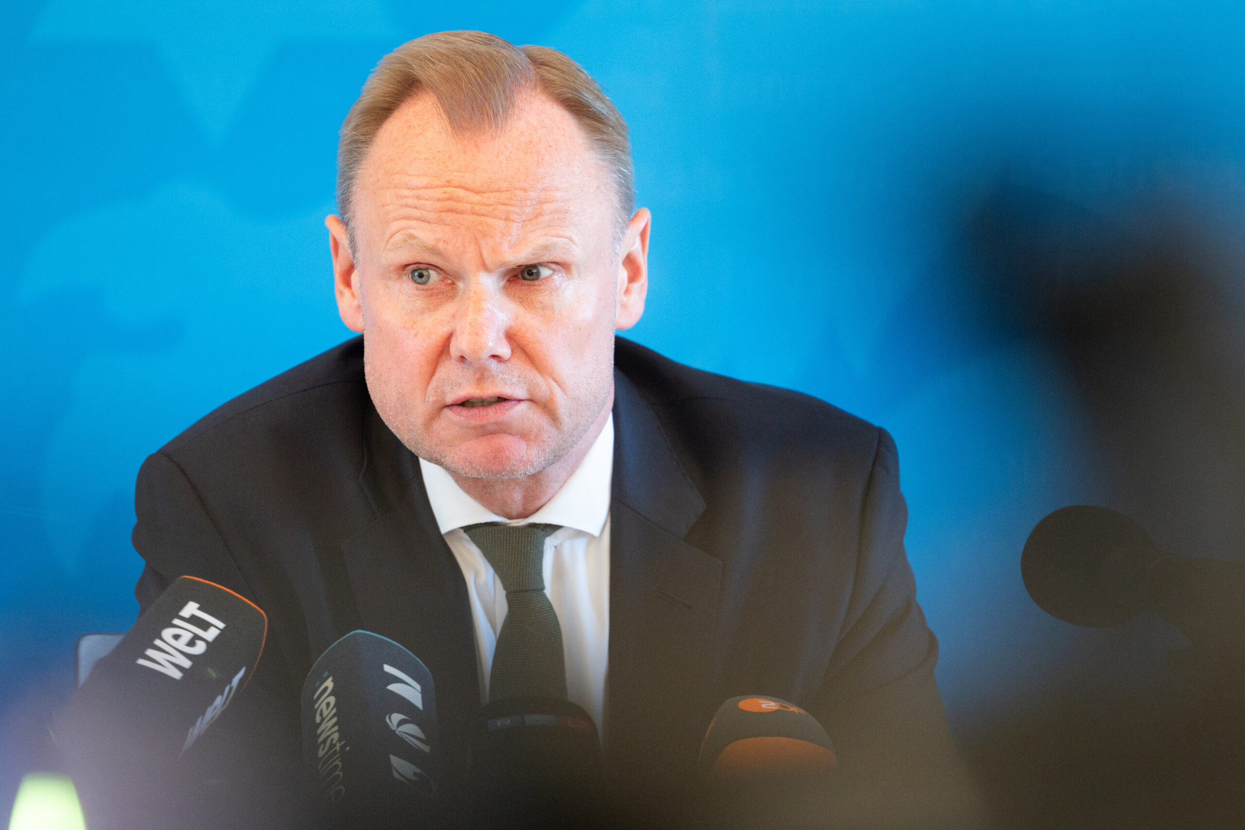 Hamburgs Innensenator Andy Grote (SPD) bei einer Pressekonferenz (Archivbild).