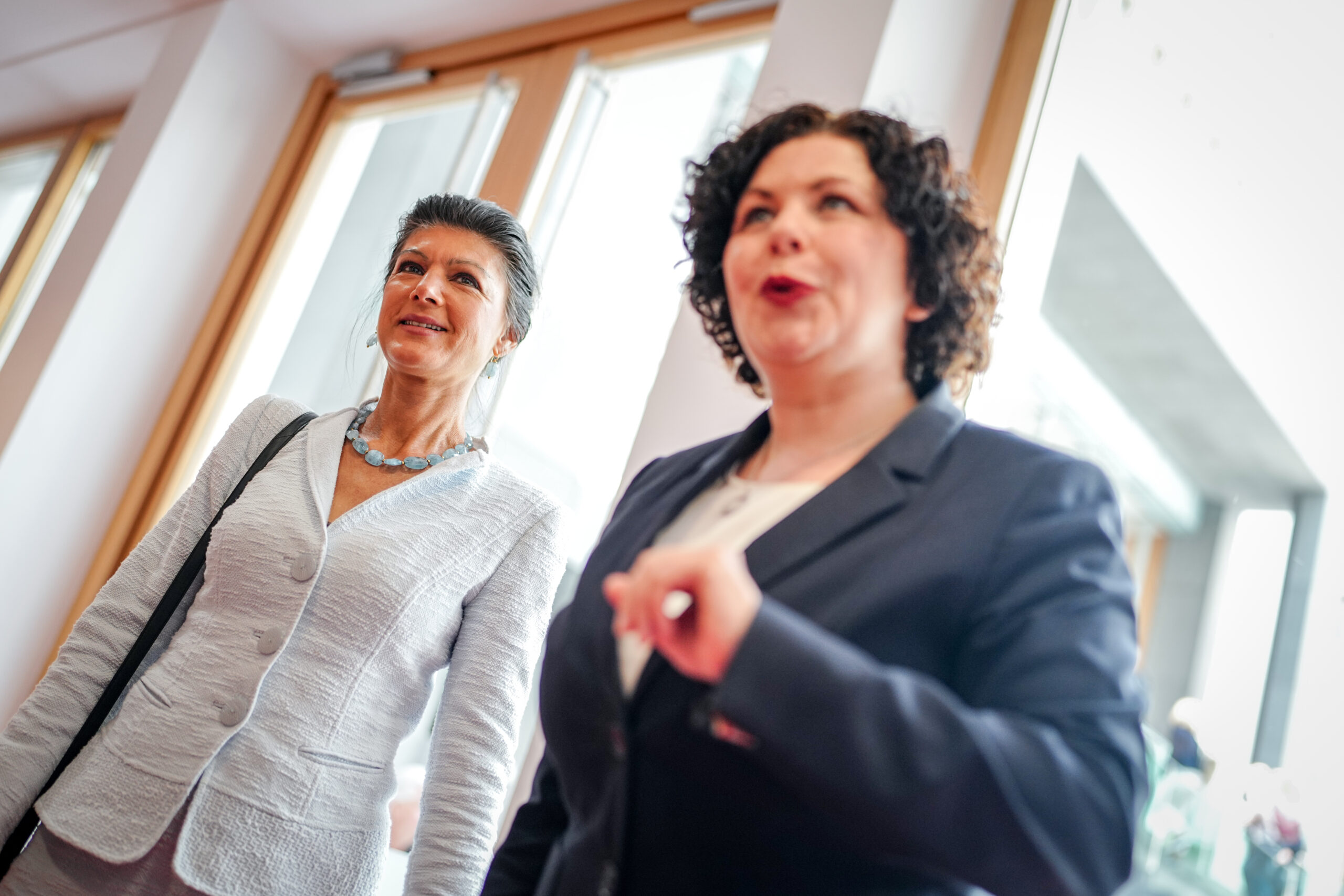 BSW-Chefin Sahra Wagenknecht und die Co-Chefin Amira Mohamed Ali (Archivbild)