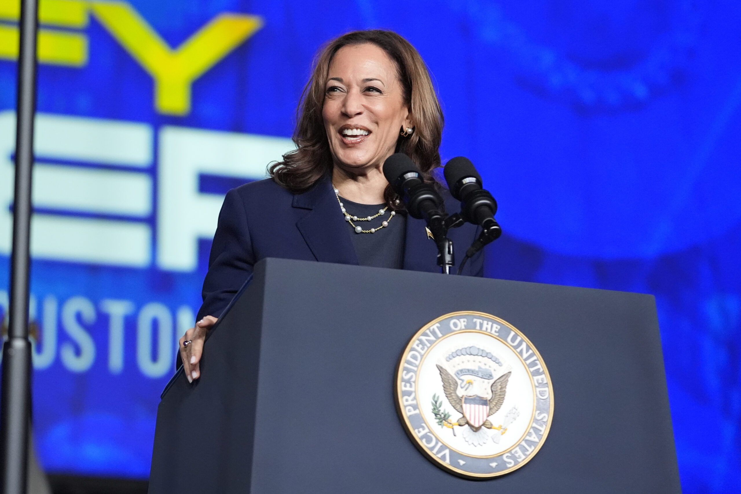 Juli 2024: Die demokratische Vizepräsidentin Kamala Harris spricht bei einer Veranstlatung im texanischen Houston.