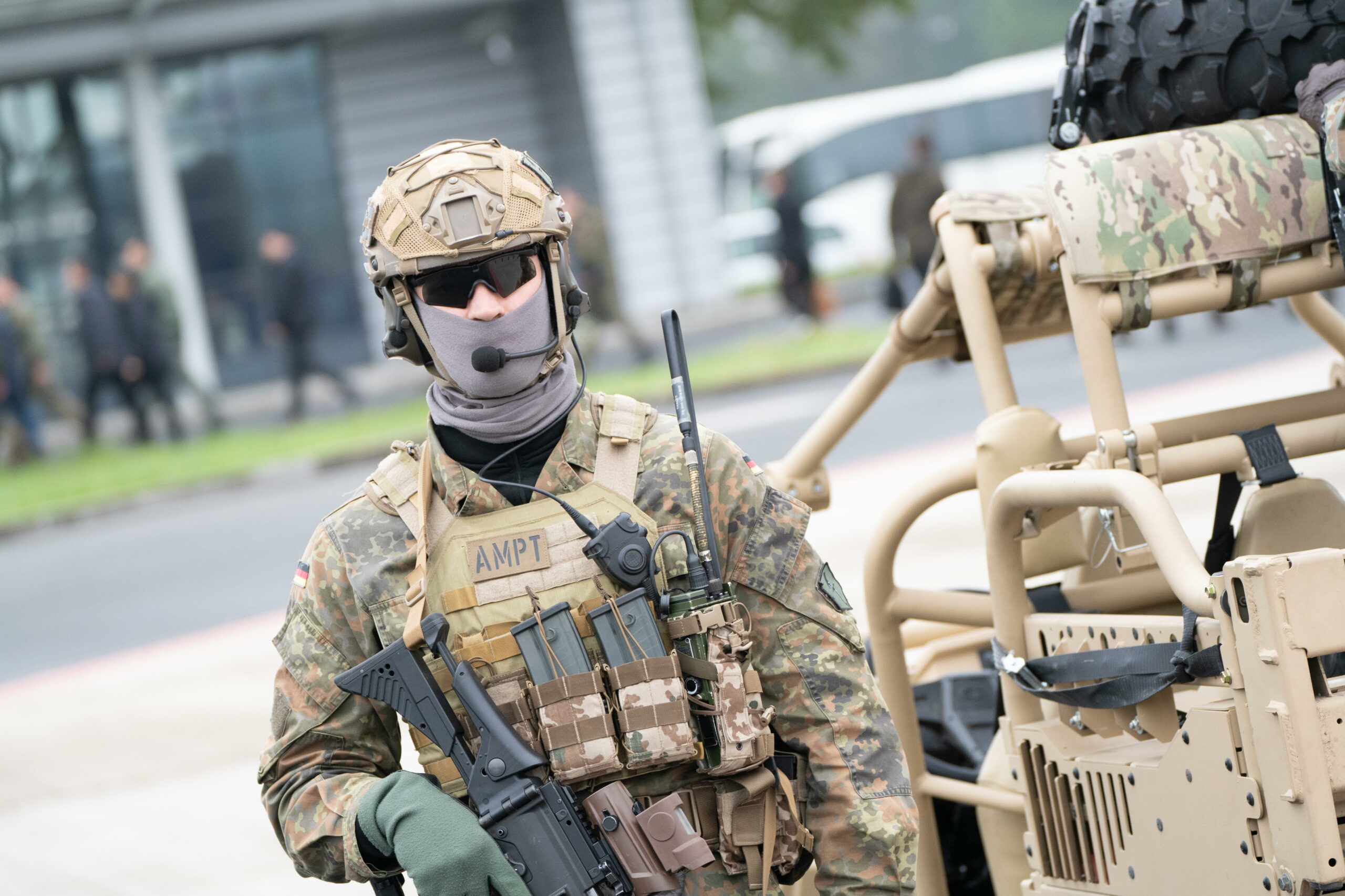 Ein Bundeswehrsoldat in der Luftwaffen-Kaserne Köln-Wahn. (Archivbild)