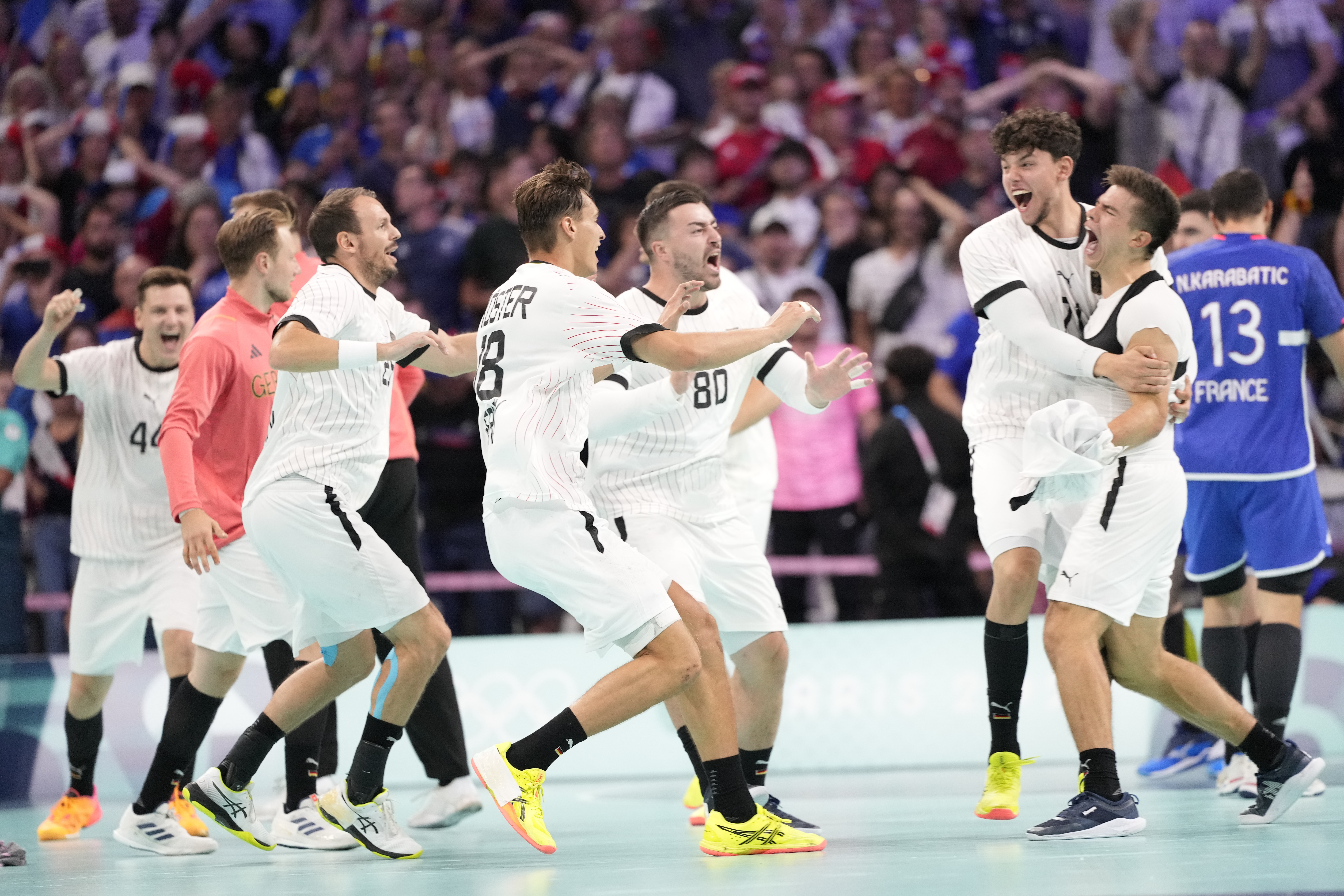 Deutsche Handballer jubeln bei Olympia