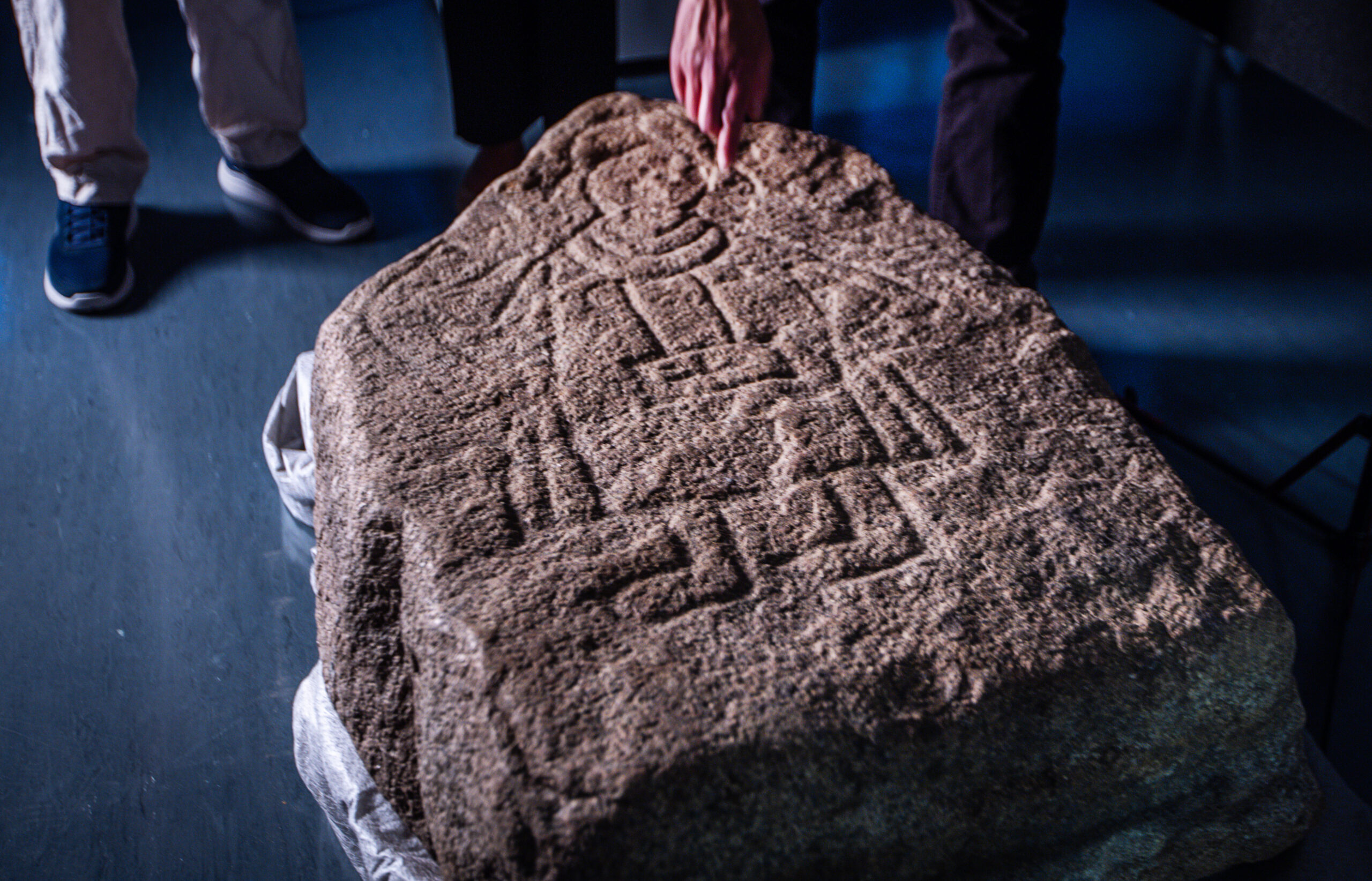 Dieser Stein ist 900 Jahre alt und damit eine echte Besonderheit.