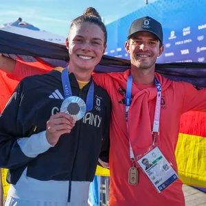 Esther Henseleit mit ihrem Verlobten Reece Phillips