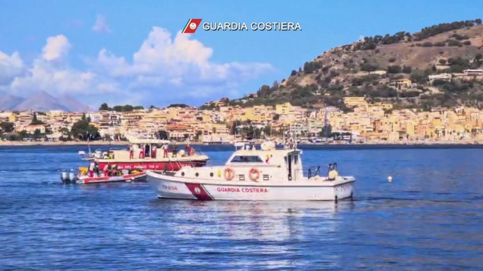 Rettungskräfte suchen vor Sizilien nach dem unter britischer Flagge fahrenden Schiff „Bayesan“.