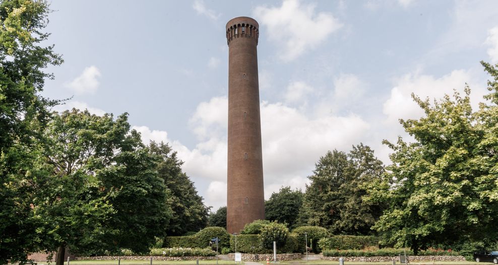 Blick auf den fertig sanierten Wasserturms in Rothenburgsort. 