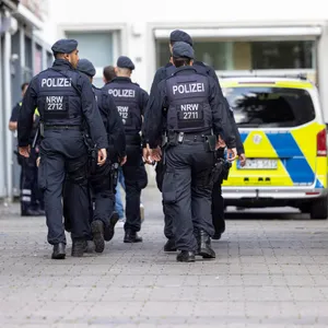 Einsatzkräfte der Polizei in Solingen.