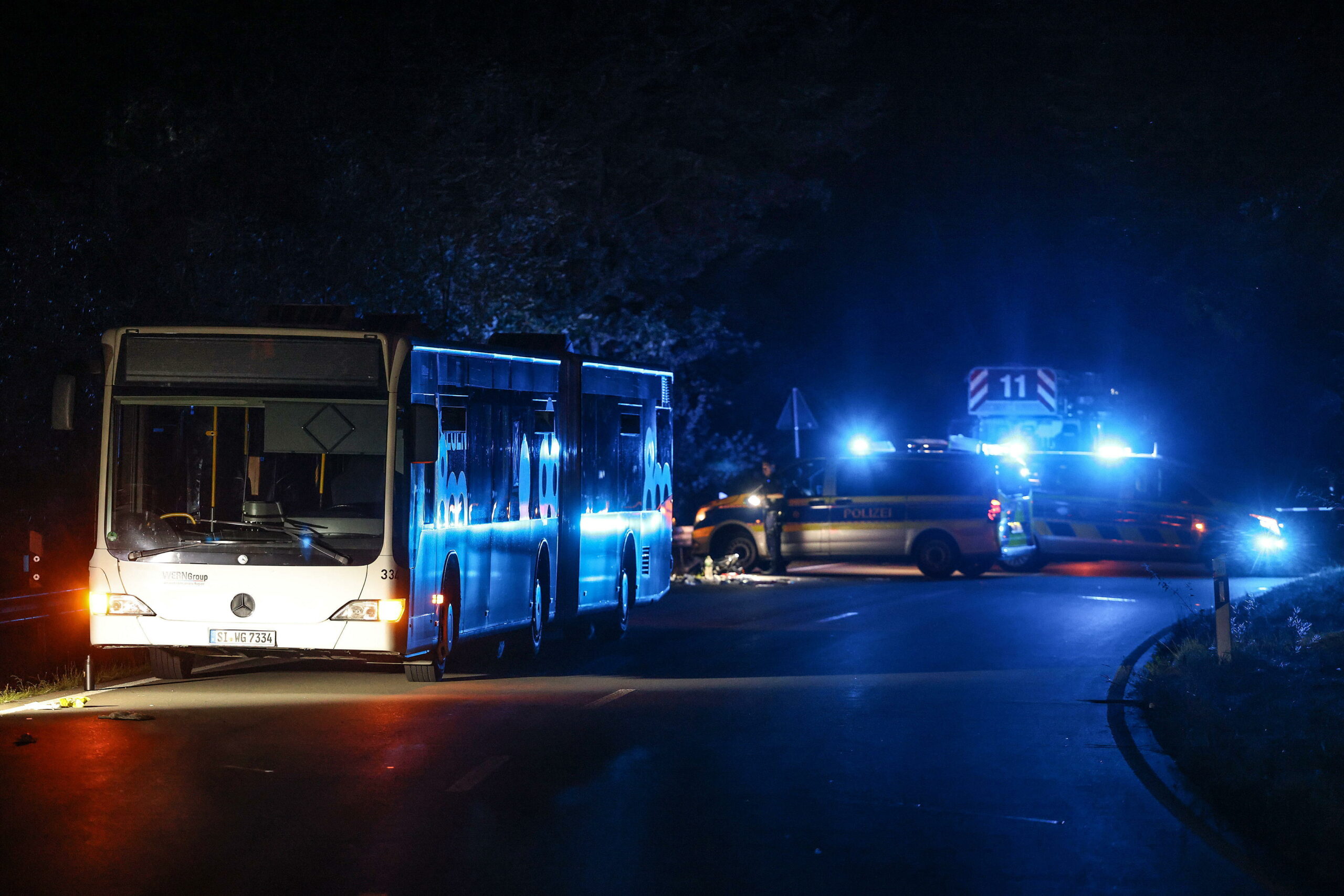 Eine 32-Jährige griff in diesem Bus andere Fahrgäste mit einem Messer an.