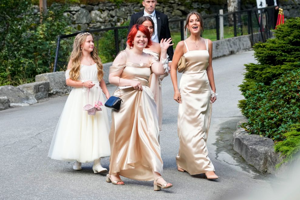 Die Töchter der Braut Martha Louise: Maud Angelica Behn, Emma Tallulah Behn und Leah Isadora Behn.