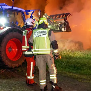 Rund 500 Heuballen in Flammen – Großeinsatz im Kreis Pinneberg