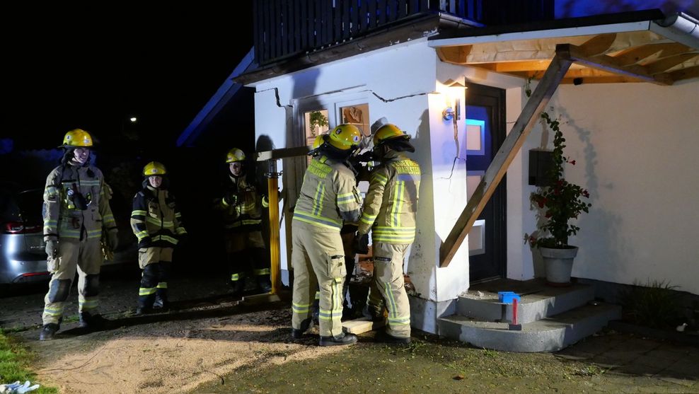 Auto kracht in Wahlstedt in Einfamilien Haus – Hoher Sachschaden