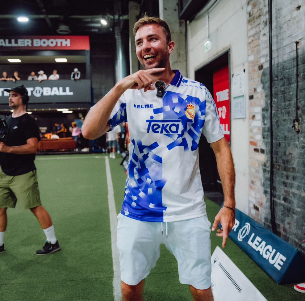 Christoph Kramer im Retro-Real-Madrid-Trikot